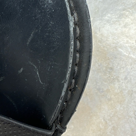 Vince Black Cross-Strap Sandals - Picture 5 of 9